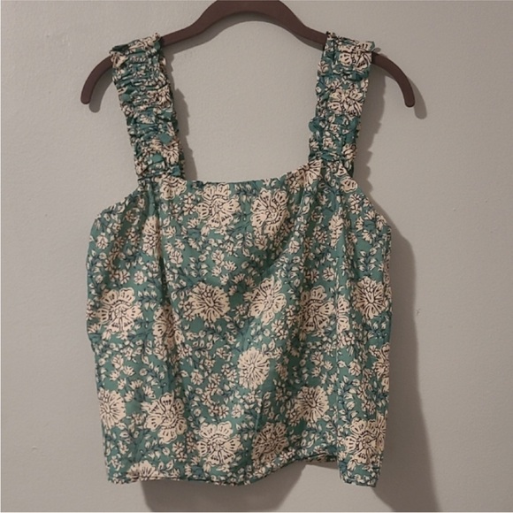 Evereve Tops - Evereve Lora Floral Green Sleeveless Top Women's M